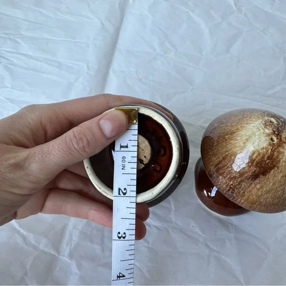 Vintage Mushrooms Ceramic Salt and Pepper Shakers Speckled Glaze MCM - Picture 9 of 9